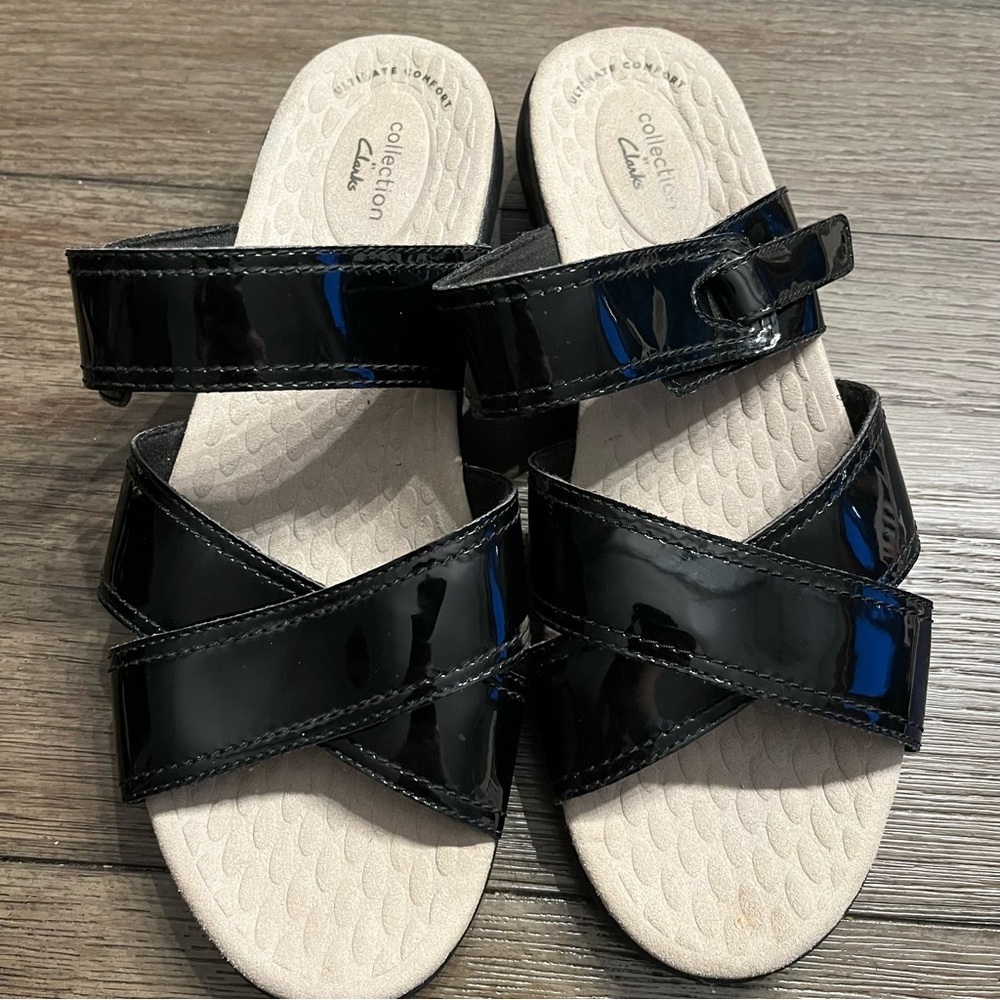 NWOT Alexis Art black Clark sandals
